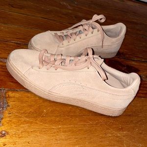 Cream/Tan Suede Puma Sneakers!!